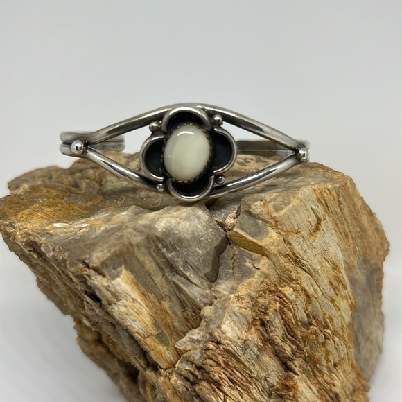 Opal and silver cuff - Picture 1 of 4